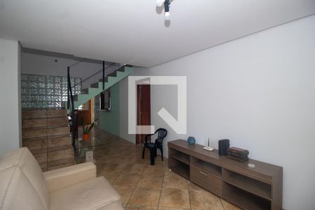 Sala de casa para alugar com 3 quartos, 120m² em Vila Nova, Porto Alegre