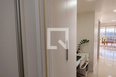 corredor de apartamento à venda com 3 quartos, 102m² em Barra da Tijuca, Rio de Janeiro