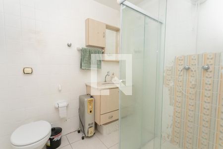 Banheiro de apartamento para alugar com 1 quarto, 47m² em São João, Porto Alegre