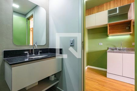 Banheiro de kitnet/studio para alugar com 1 quarto, 24m² em Pinheiros, São Paulo