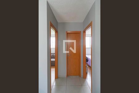 Corredor de apartamento para alugar com 2 quartos, 45m² em Chácara Cotia, Contagem