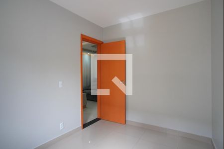 Quarto 2 de apartamento para alugar com 2 quartos, 44m² em Humaitá, Porto Alegre