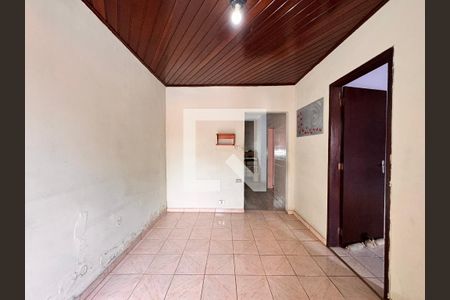 Sala de casa à venda com 4 quartos, 136m² em Vila Cecilia Maria, Santo André