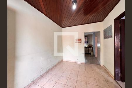 Sala de casa à venda com 4 quartos, 136m² em Vila Cecilia Maria, Santo André