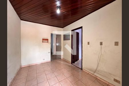 Sala de casa à venda com 4 quartos, 136m² em Vila Cecilia Maria, Santo André