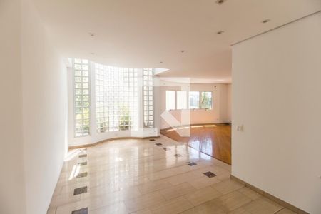 Sala de TV de casa de condomínio para alugar com 4 quartos, 600m² em Jardim Paulista, Barueri