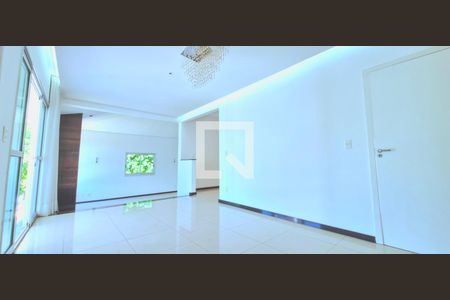 Sala 2 de casa de condomínio à venda com 5 quartos, 1010m² em Condados da Lagoa, Lagoa Santa