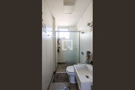 Banheiro de apartamento à venda com 2 quartos, 70m² em Lagoinha, Belo Horizonte