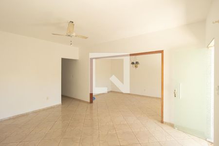 Sala de casa para alugar com 5 quartos, 548m² em Guaratiba, Rio de Janeiro