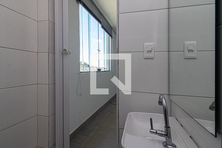 banheiro social de kitnet/studio para alugar com 1 quarto, 27m² em Jardim Seckler, São Paulo