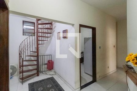 Corredor de casa à venda com 3 quartos, 210m² em Santa Branca, Belo Horizonte