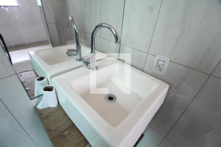 Banheiro do Quarto 1 de casa para alugar com 4 quartos, 139m² em Granada, Uberlândia