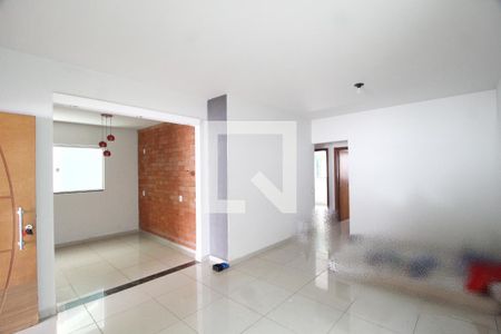 Sala de casa para alugar com 4 quartos, 139m² em Granada, Uberlândia