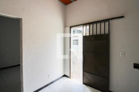  Sala de kitnet/studio para alugar com 1 quarto, 33m² em Piratininga, Belo Horizonte