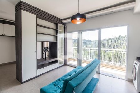 Sala de TV de apartamento à venda com 1 quarto, 50m² em Centro Empresarial Tamboré, Santana de Parnaíba