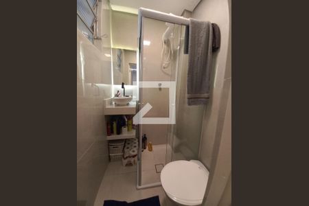 Banheiro de apartamento para alugar com 1 quarto, 30m² em Centro, São Vicente