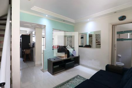 Sala de casa para alugar com 2 quartos, 80m² em Jardim Tres Marias, Guarujá