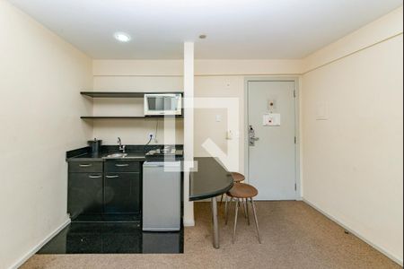 Cozinha de apartamento para alugar com 1 quarto, 38m² em Barro Preto, Belo Horizonte