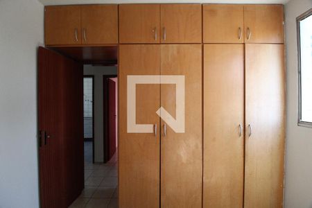 Quarto 1 de apartamento para alugar com 2 quartos, 45m² em Centro, Uberlândia