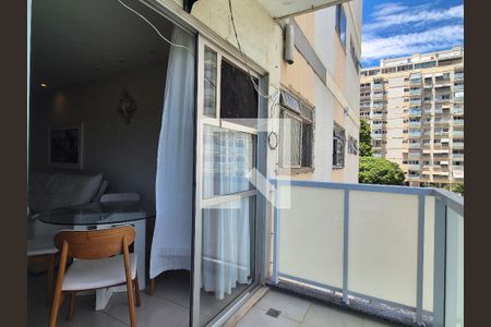 Sacada/Sala de apartamento à venda com 2 quartos, 79m² em Barra da Tijuca, Rio de Janeiro