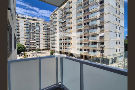 Sacada/Sala de apartamento à venda com 2 quartos, 79m² em Barra da Tijuca, Rio de Janeiro