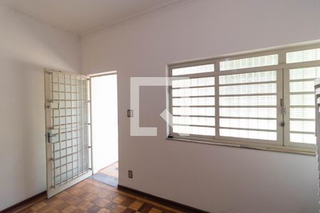 Sala 01 de casa para alugar com 3 quartos, 300m² em Vila Jequitibas, Campinas