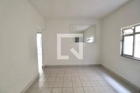 Sala de casa para alugar com 2 quartos, 70m² em Vila Santa Rosa, Guarujá