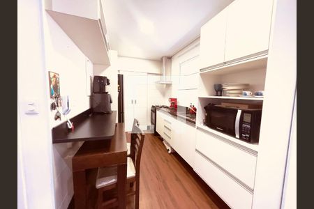 Cozinha de apartamento para alugar com 3 quartos, 82m² em José Menino, Santos