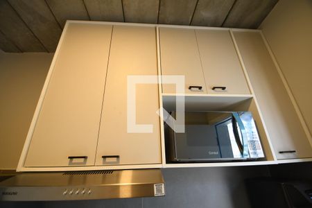 Cozinha - Armários de kitnet/studio para alugar com 1 quarto, 17m² em Cidade Universitária, Campinas