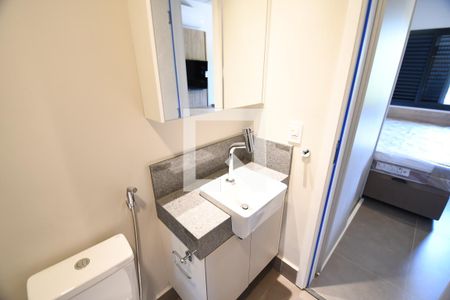 Banheiro de kitnet/studio para alugar com 1 quarto, 17m² em Cidade Universitária, Campinas