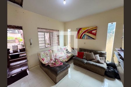 Sala de casa à venda com 2 quartos, 80m² em Jardim Industrial, Contagem