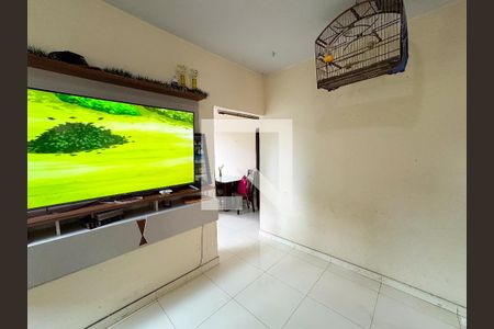 Sala de casa à venda com 2 quartos, 80m² em Jardim Industrial, Contagem