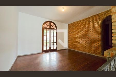 Sala de casa à venda com 3 quartos, 232m² em Braúnas, Belo Horizonte