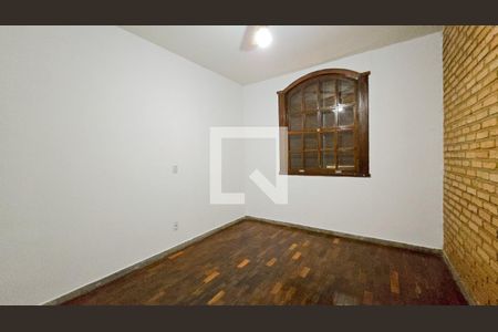 Quarto 2 de casa à venda com 3 quartos, 232m² em Braúnas, Belo Horizonte