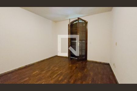 Quarto 2 de casa à venda com 3 quartos, 232m² em Braúnas, Belo Horizonte