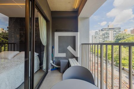 Varanda de kitnet/studio para alugar com 1 quarto, 22m² em Pinheiros, São Paulo