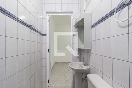 Banheiro de casa para alugar com 1 quarto, 40m² em Vila Bertioga, São Paulo