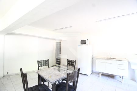 Sala/Cozinha de kitnet/studio para alugar com 1 quarto, 35m² em Centro, Uberlândia