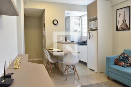 Sala de apartamento para alugar com 1 quarto, 38m² em Centro, Curitiba