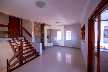 Sala de Estar de casa de condomínio para alugar com 4 quartos, 386m² em Morada das Flores (aldeia da Serra), Barueri