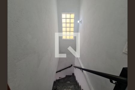 Escada acesso aos Quartos de casa para alugar com 3 quartos, 140m² em Parque Continental Ii, Guarulhos