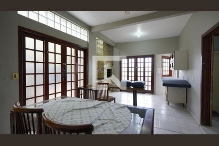 Sala de casa de condomínio para alugar com 2 quartos, 70m² em Agronômica, Florianópolis