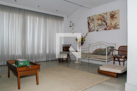 Sala de casa à venda com 4 quartos, 250m² em Jardim Santo Elias, São Paulo