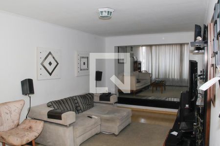 Sala de TV de casa à venda com 4 quartos, 250m² em Jardim Santo Elias, São Paulo