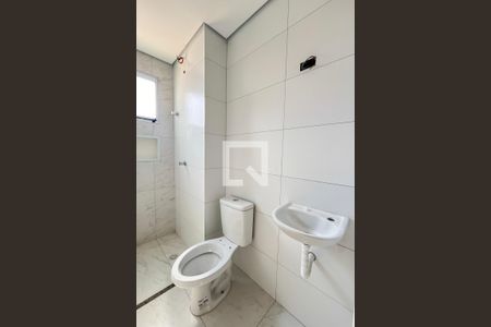 Banheiro de apartamento para alugar com 1 quarto, 39m² em Vila Mangalot, São Paulo