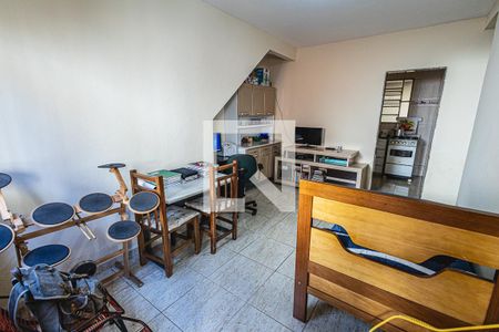 Sala de casa de condomínio à venda com 2 quartos, 52m² em Vila Cloris, Belo Horizonte