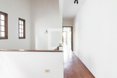 Corredor Quartos de casa para alugar com 3 quartos, 185m² em Jardim Peri Peri, São Paulo