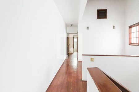 Corredor Quartos de casa para alugar com 3 quartos, 185m² em Jardim Peri Peri, São Paulo