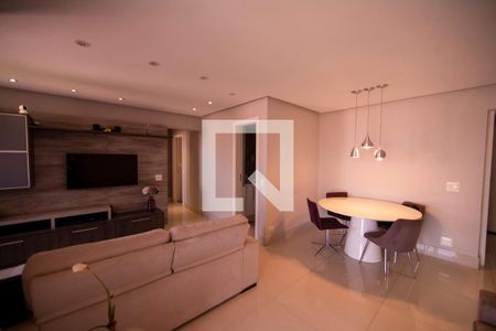 Sala de apartamento para alugar com 2 quartos, 85m² em Jardim Tupanci, Barueri