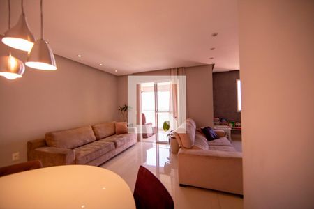 Sala de apartamento para alugar com 2 quartos, 85m² em Jardim Tupanci, Barueri